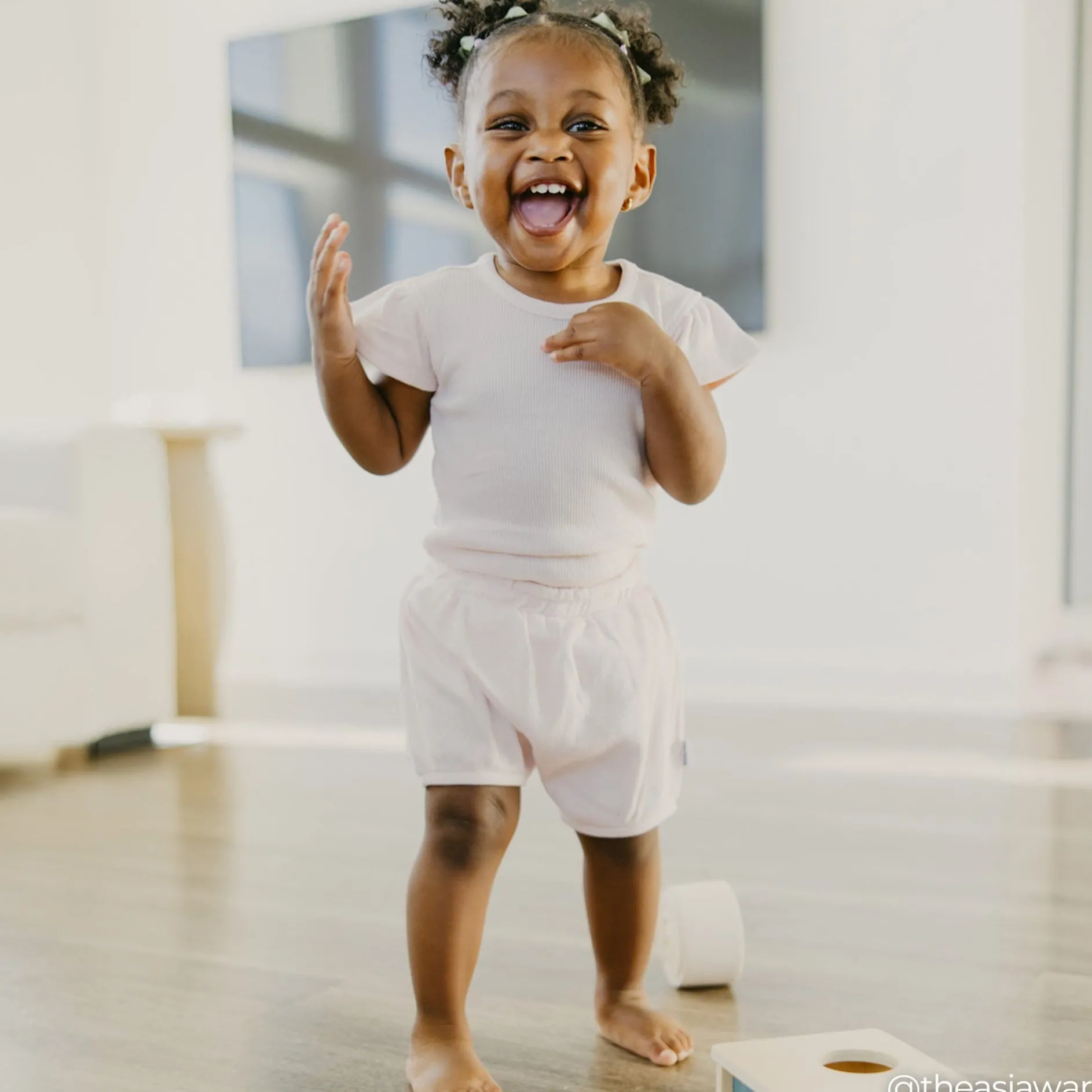 2-Piece Baby Girls Crystal Pink Bodysuit and Shorts Set