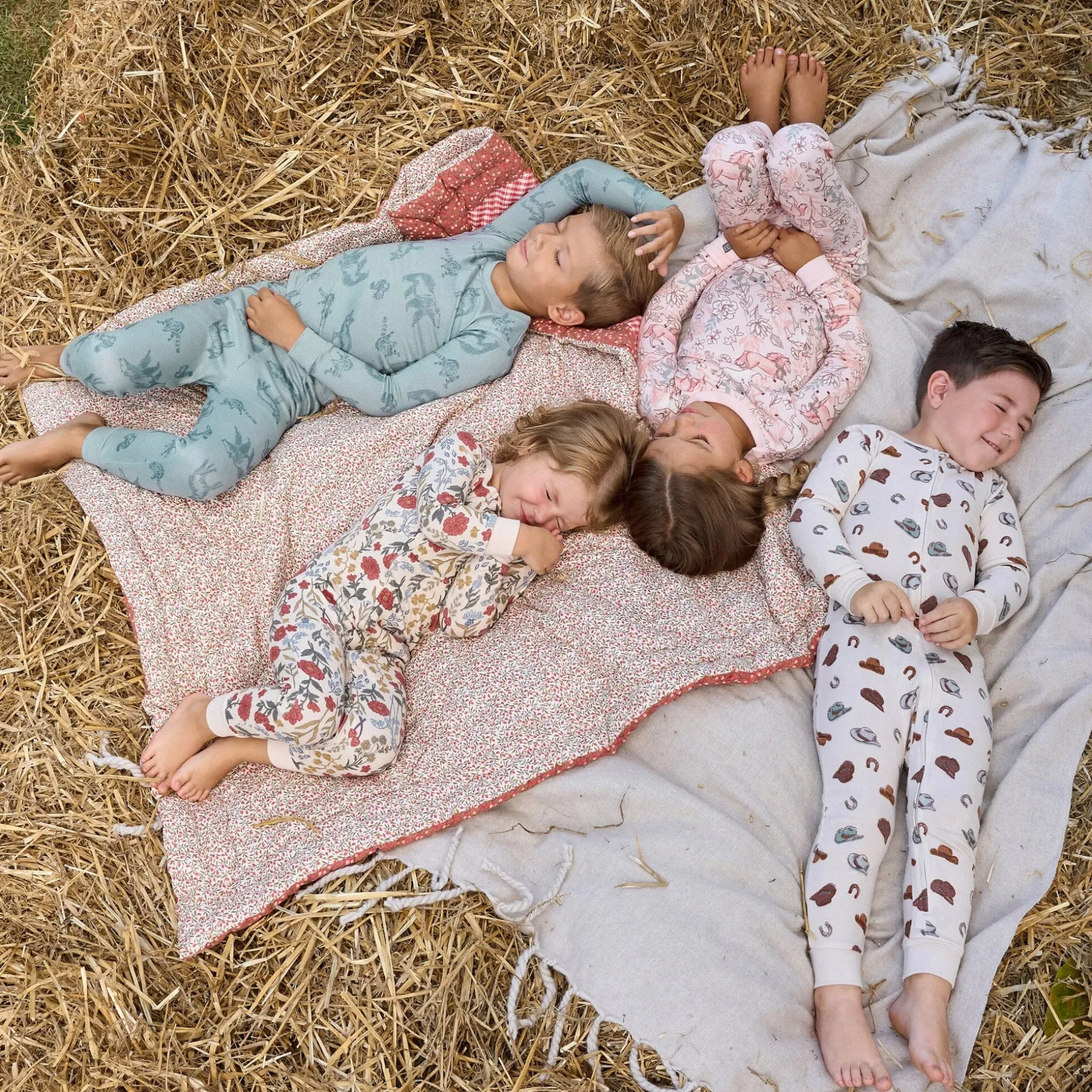 2-Piece Girls Horses Snug Fit Pajama Set