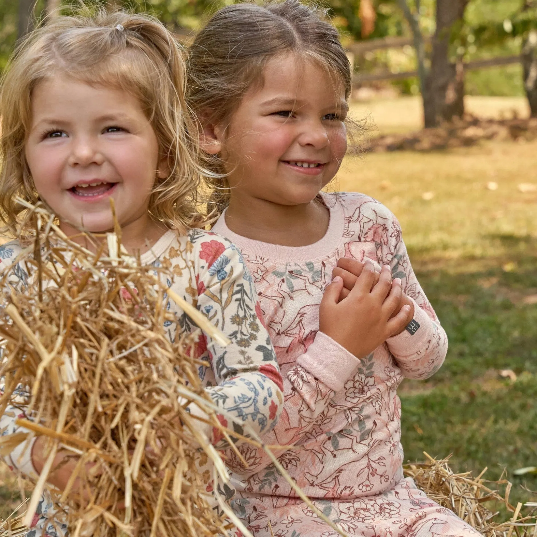 2-Piece Girls Horses Snug Fit Pajama Set